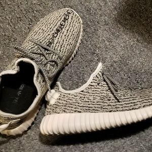 Used UA Adidas Yeezy 350 Boost Turtle Dove size 10